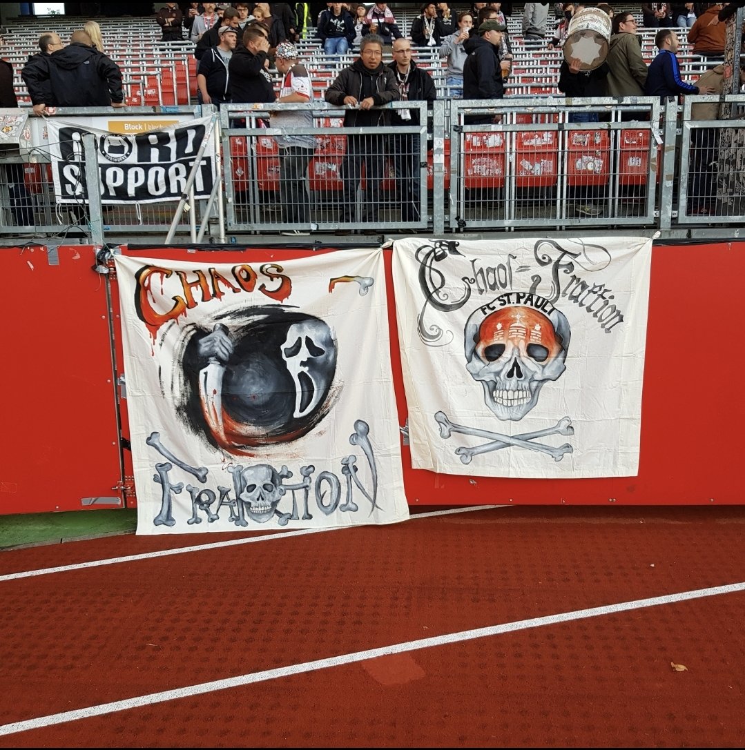 Alpha_Bass's tweet photo. @BPoehls @jantoelva @MaikKrue Ich hab ja damals extra für die Chaosfraktion Doppelhalter anfertigen lassen, die hat meine Ex für die CF mit wasserfester Farbe gemalt, nach Skizzen von mir.... die nehm ich heute noch zum Teil mit... https://t.co/g66Ox8iaLE