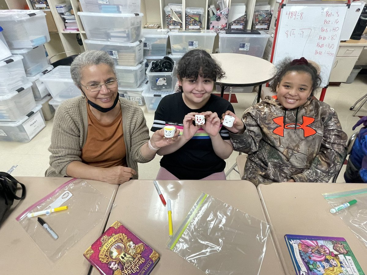 GoGetterGreene's tweet photo. Wake Up and Read Family Night!!! @BarwellES @BarwellRoadES @dana_mcdonald17 @T_Carey1 @PearsonBRE_AP @MonteMoss4 https://t.co/l0W8YmqA2W