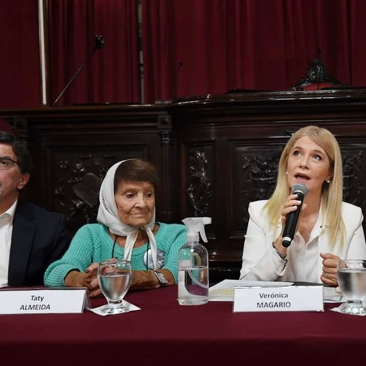 FrannPM's tweet photo. Hoy, en el @Senado_BA la Vicegobernadora, @magariovero llevó adelante una jornada de díalogo intergeneracional con jóvenes bonaerenses junto a referentes de organismos de Derechos Humanos y dirigentes en el marco de la semana de la Memoria por la Verdad y la Justicia. https://t.co/p7dpSCz0nM