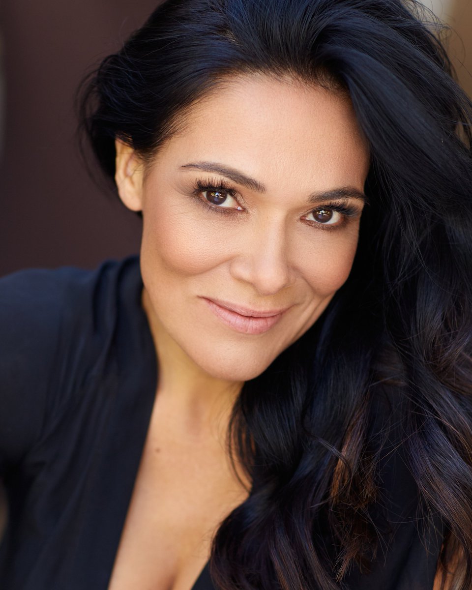 NetflixANZ's tweet image. And can we talk about @Simone_Kessell (Obi-Wan Kenobi, The Night Agent) as Editor-in-Chief of The Sydney Standard, #LaBrea’s Virginie Laverdure who’ll feature as Liv’s New York editor Valerie Jones, and #FiveBedroom’s Johnny Carr, who’ll star as Amy’s husband Doug Henderson.