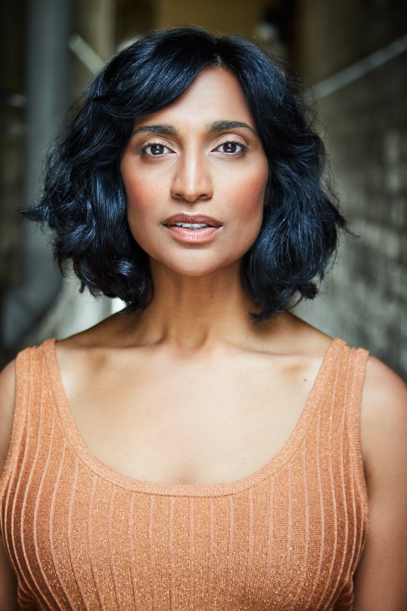 NetflixANZ's tweet image. And can we talk about @Simone_Kessell (Obi-Wan Kenobi, The Night Agent) as Editor-in-Chief of The Sydney Standard, #LaBrea’s Virginie Laverdure who’ll feature as Liv’s New York editor Valerie Jones, and #FiveBedroom’s Johnny Carr, who’ll star as Amy’s husband Doug Henderson.