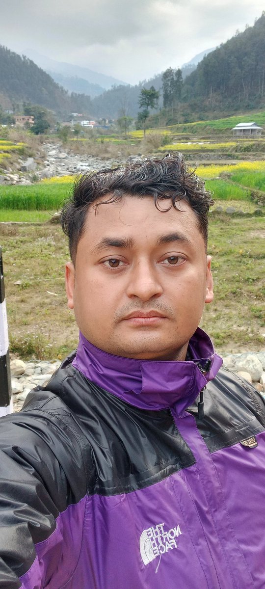 soraz_s's tweet photo. विचारको वहस गर्ने पराजित हुन्छन्, चाकडी गर्नेहरू नेतृत्व तहमा पुग्दा एउटा युवा घोत्लेर सोच्छ अनि भन्छ दास युग अझै बाँकी छ ।
🙄🙄 https://t.co/xoZCjhpMe4