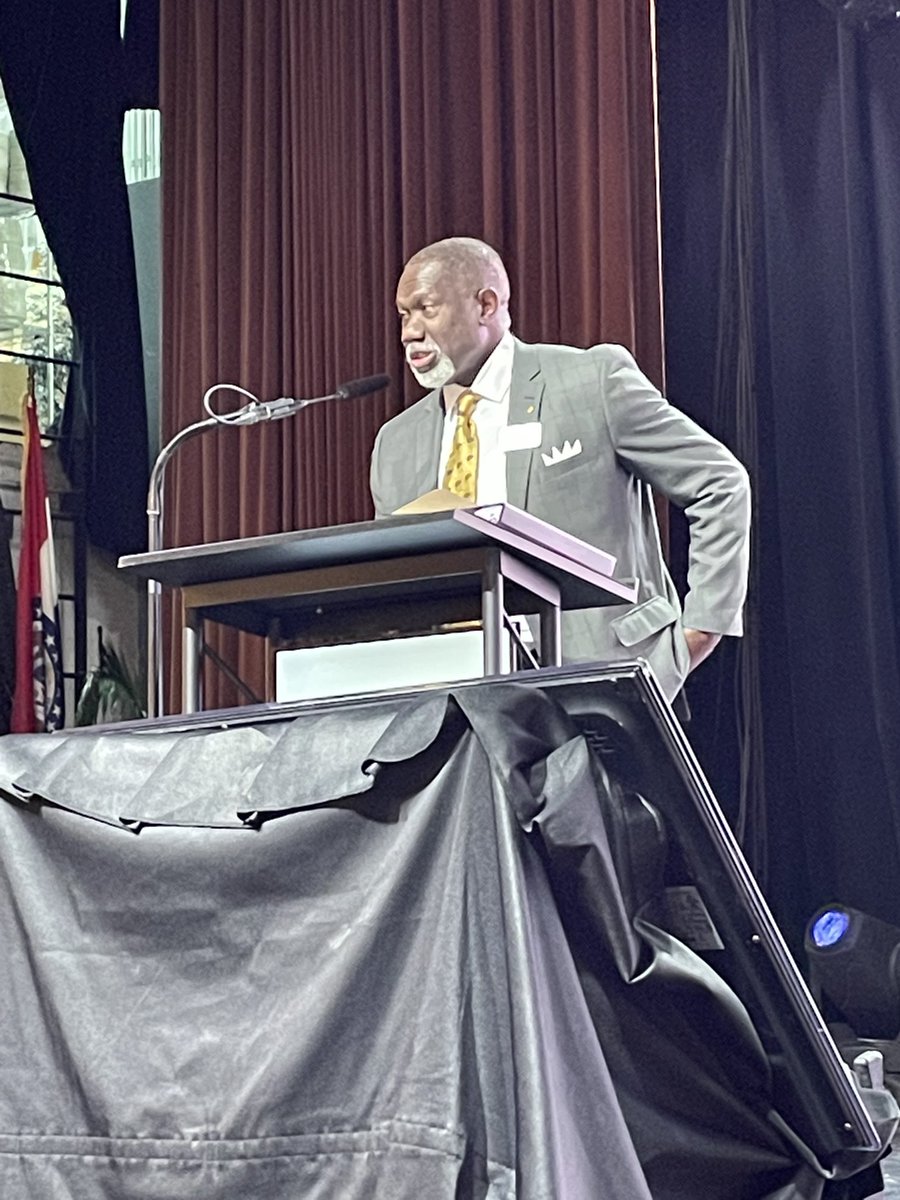 SDECoxHealth's tweet photo. Grateful for the leadership of Jon Oke-Thomas, 2022 Chair of the Springfield Chamber of Commerce. “You can’t understand inclusion until you have been excluded” -JOK

⁦@SGFChamber⁩ ⁦@DruryUniversity⁩ #sgfchamber https://t.co/kv9B8ZMTrr