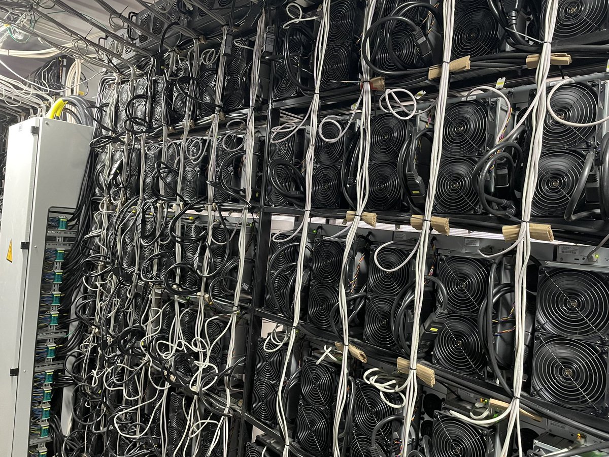 _aaron_foster's tweet photo. The team @EnergexMining are doing some great things for #bitcoin mining over here in PA. 

Thanks for the tour and the biggest sandwich I have ever eaten @UlamDevin 🤝 https://t.co/WRuZBVzltZ