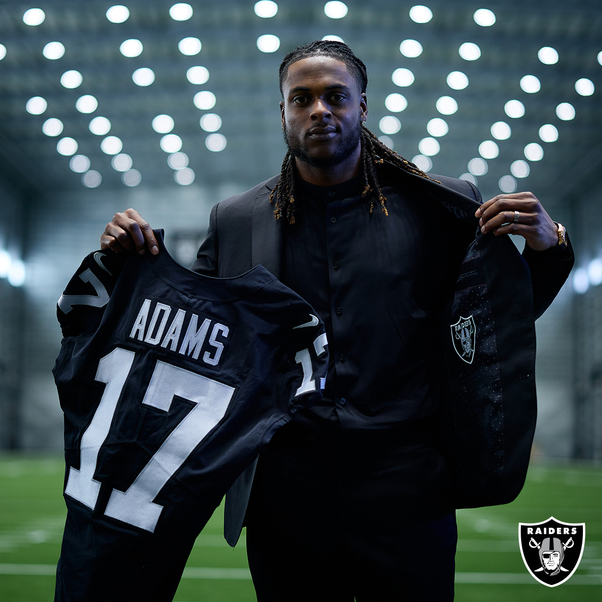 MySportsUpdate's tweet image. Davante Adams in the silver and black. It's real.