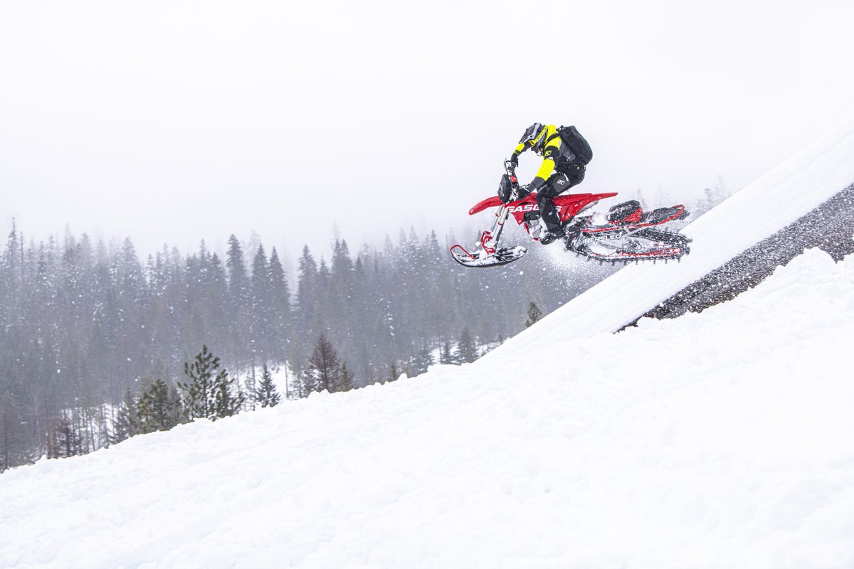 Let's start a riot. Exclusive features and QDT available for RIOT 3 PRO models, only through Thursday, March 24. Head to the link in bio to #SnowCheck today.