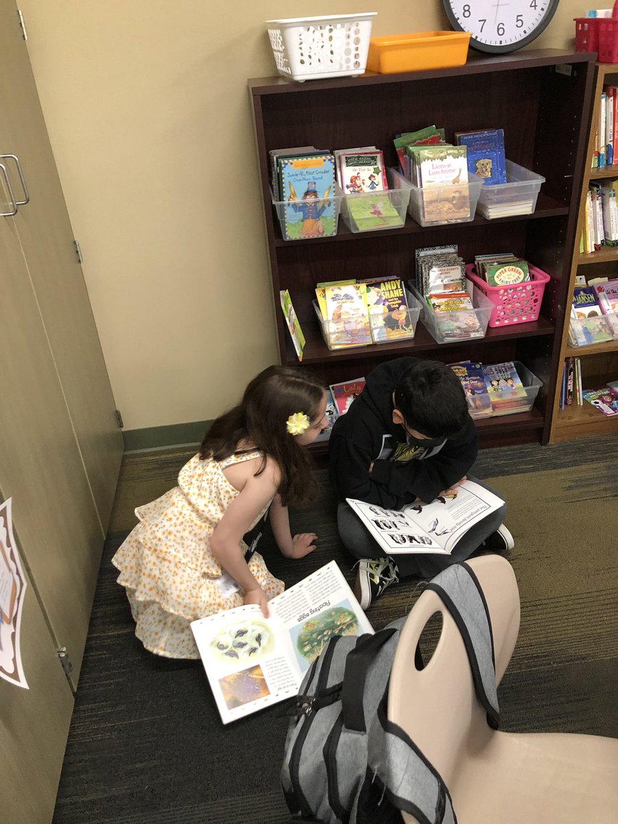 MrsBuege's tweet photo. We practiced reading nonfiction with a narrative voice today. We made words POP!🎆#cecheetahs https://t.co/R5GgMJQdwX