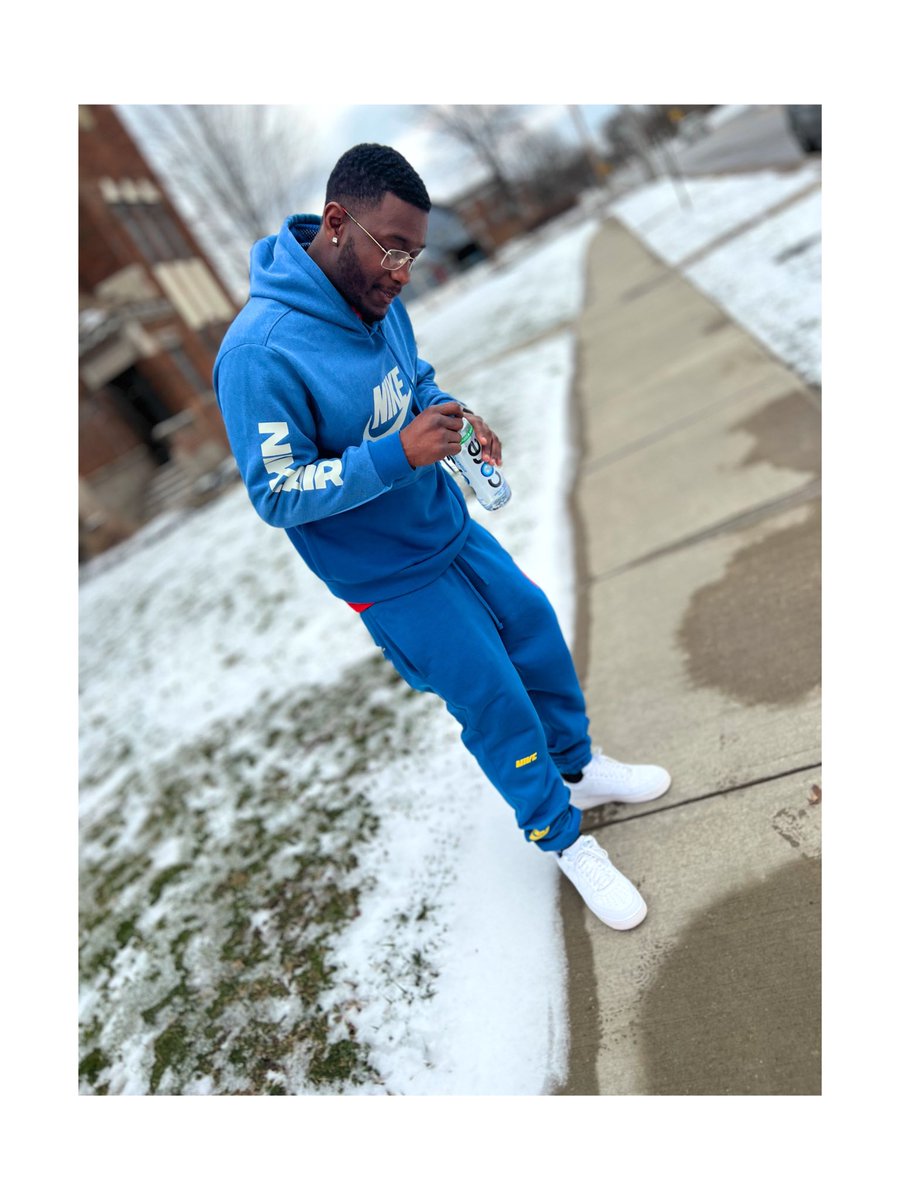 YNGG_Z's tweet photo. I had dropped it on insta might as well slide it here too 🤷🏾♂️
#YoungNiggasGottaGrind
#YNGGTheLabel
#YNGGManagement
#YNGGPublishing
#YNGGDistributions
#WeAlwaysWorking https://t.co/q1yAKArKDU
