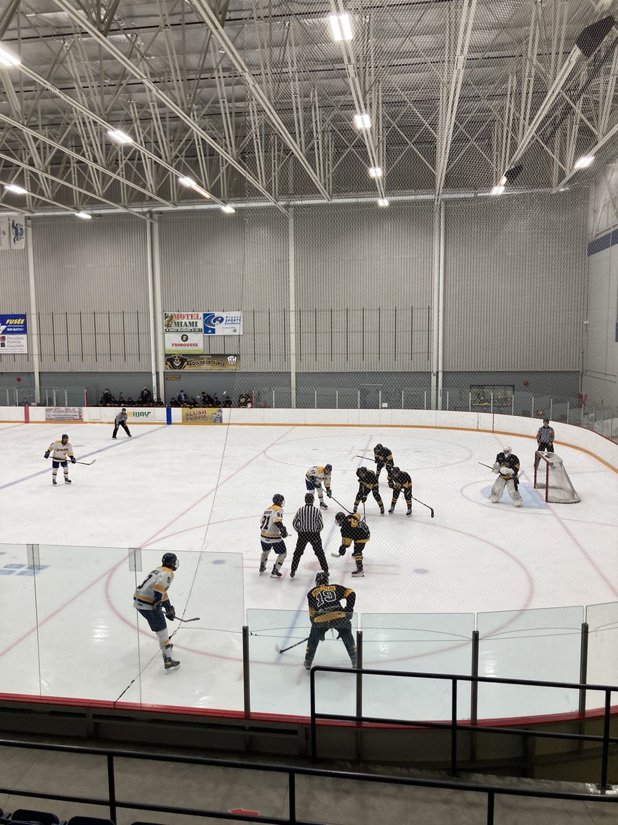 alexmorehockey's tweet photo. Keep going, 1 er match de série #M18AAA @lsllionsaaa vs @EstacadesMAAA . #Scoutingservice #2022QMJHLdraft https://t.co/s696hbfCHK