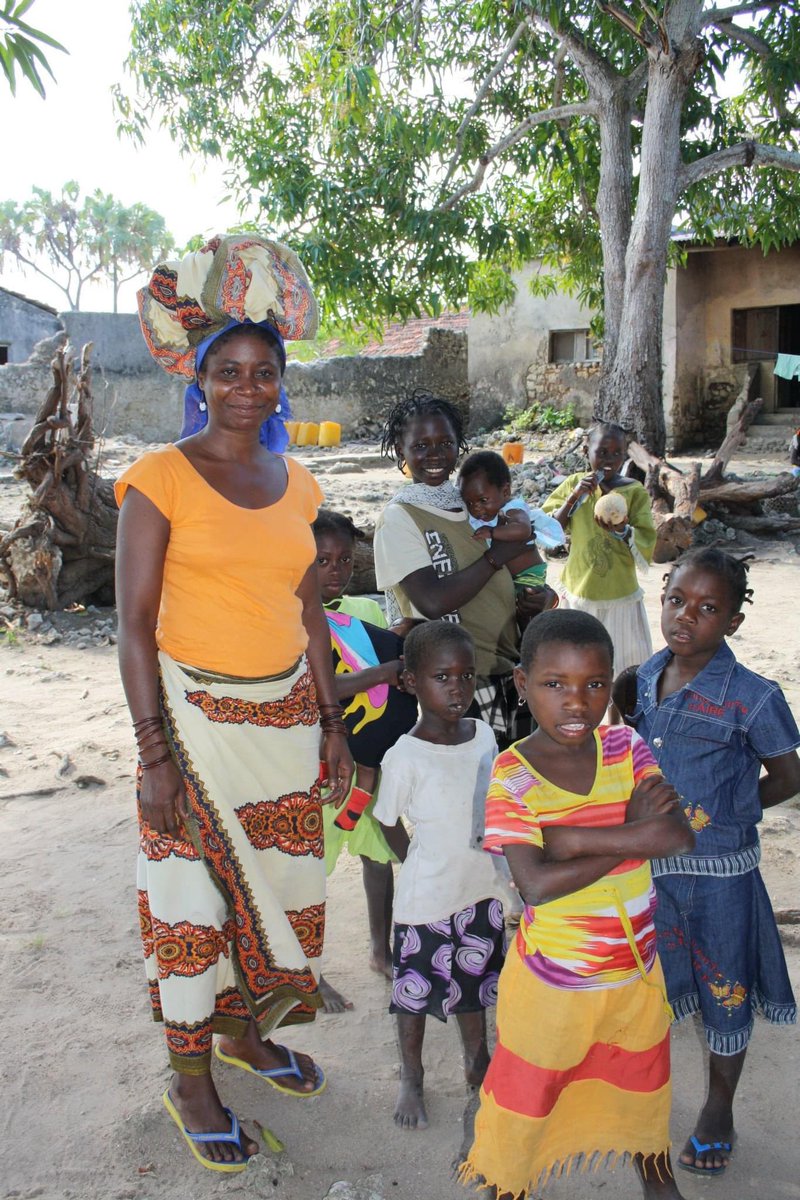 LINDEPANCHO's tweet photo. Hace apenas unos años recorríamos #Mozambique y en especial #CaboDelgado: #Pemba #IBO #Matemo. Un paraíso, en paz a pesar de venir de un pasado de guerra civil. Hoy, ataques contra civiles, y bombas están desolando de nuevo la zona. No está en Europa, pero es también un desastre https://t.co/lbqncfsTw4