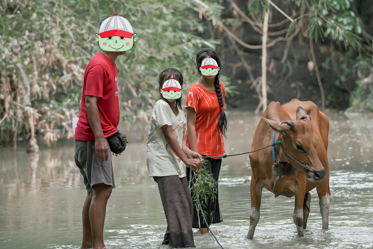 "Cuma pengen hidup dengan baik aja, bantu diri sendiri jadi lebih bener, dan kalo lagi bisa, bantu orang lain".
__ 
<a href="/eseinosa/">Nosa Normanda</a>

Saat syuting bulan November yang berhujan, selain pawang hujan, kami juga melibatkan pawang sapi. #shortfilm #quoteoftheday