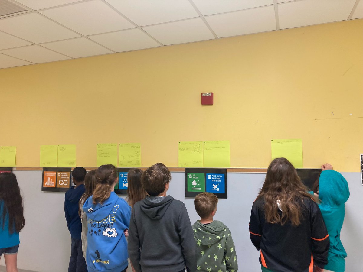JYJoyner's tweet photo. 5th grade seems to be up to something 🧐 We can’t wait to watch this action flow! #EXHIBITIONtime #globalgoals #ISeeIB @Global_WCPSS @ibpyp @iborganization @mrswilcox5th https://t.co/wkCQMnWpFR