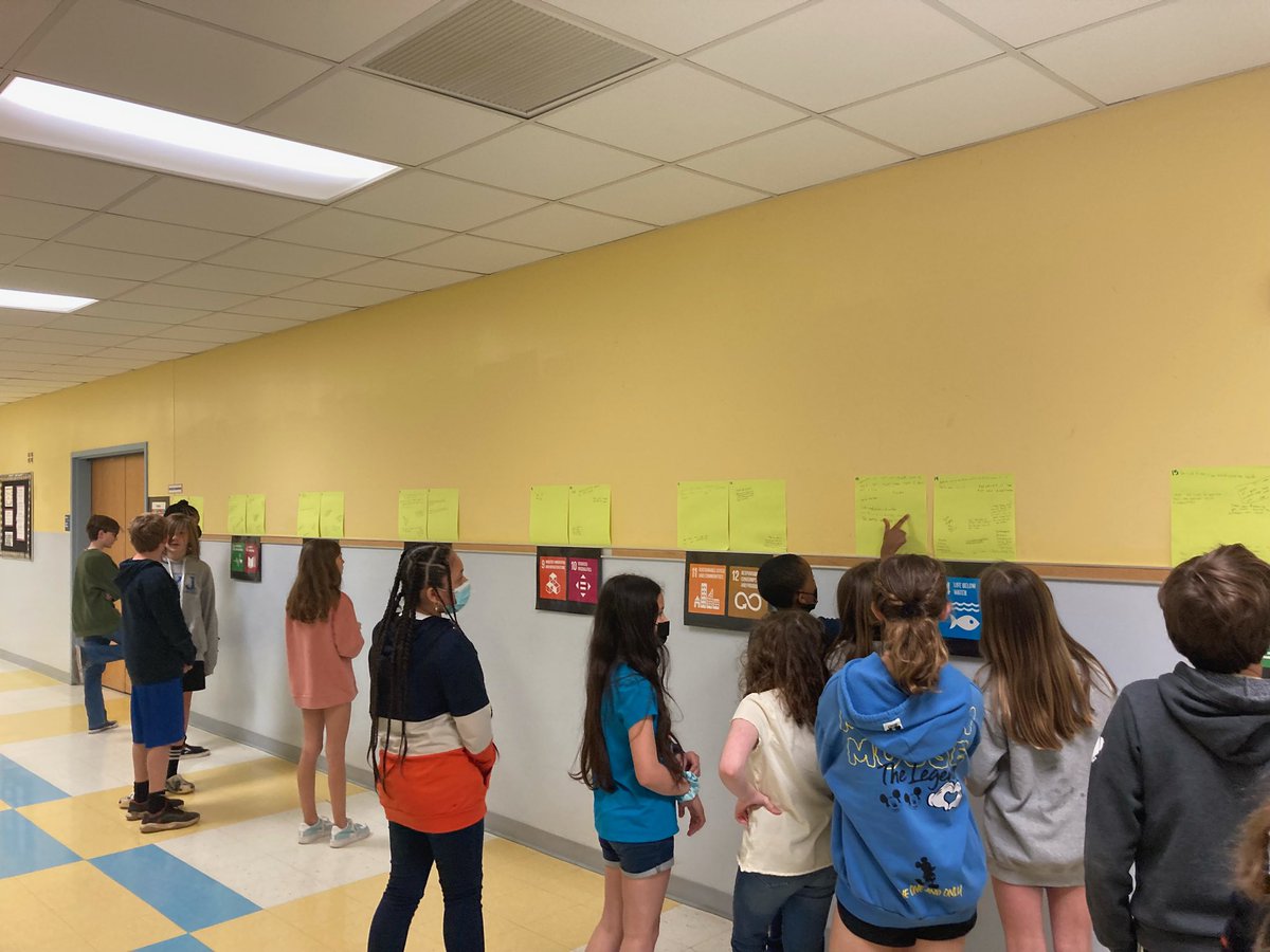 JYJoyner's tweet photo. 5th grade seems to be up to something 🧐 We can’t wait to watch this action flow! #EXHIBITIONtime #globalgoals #ISeeIB @Global_WCPSS @ibpyp @iborganization @mrswilcox5th https://t.co/wkCQMnWpFR