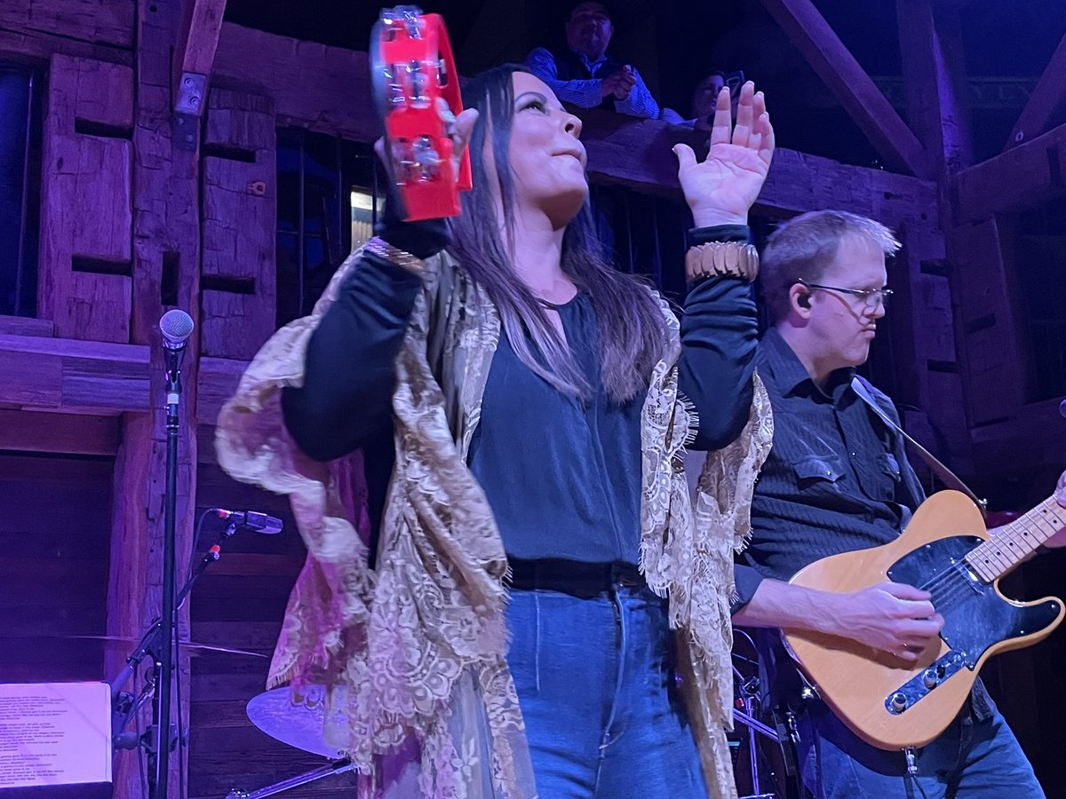 Last week, I flew from Nashville to the Dosey Doe in Houston to see the fabulous <a href="/saraevansmusic/">Sara Evans</a> . It was so worth the trip! #countrymusic 🎶