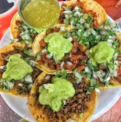 Luuichinni's tweet photo. @NimuVt Estos si son tacos Made un MÉXICO baby https://t.co/eYxTlkrsAi