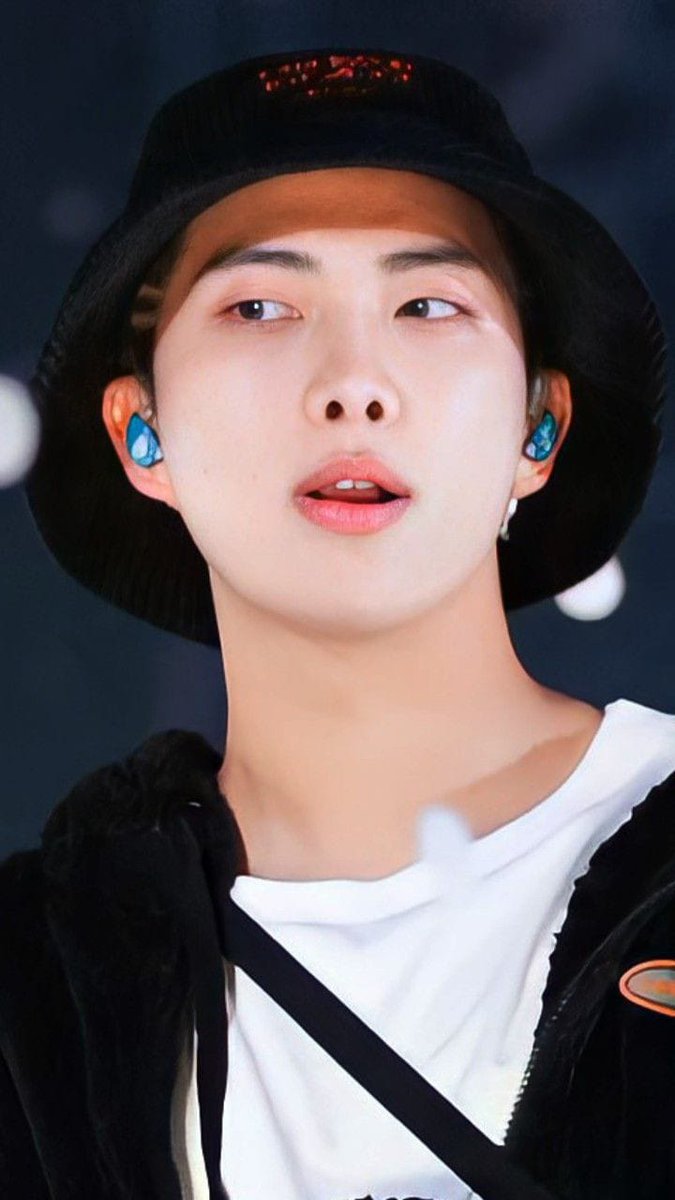 Catalinacolin7's tweet photo. Por que me mandan esto, no ven que se me baja la presión 🥰🙈
#NAMJOON

@BTS_twt https://t.co/DJrTuT4vEV
