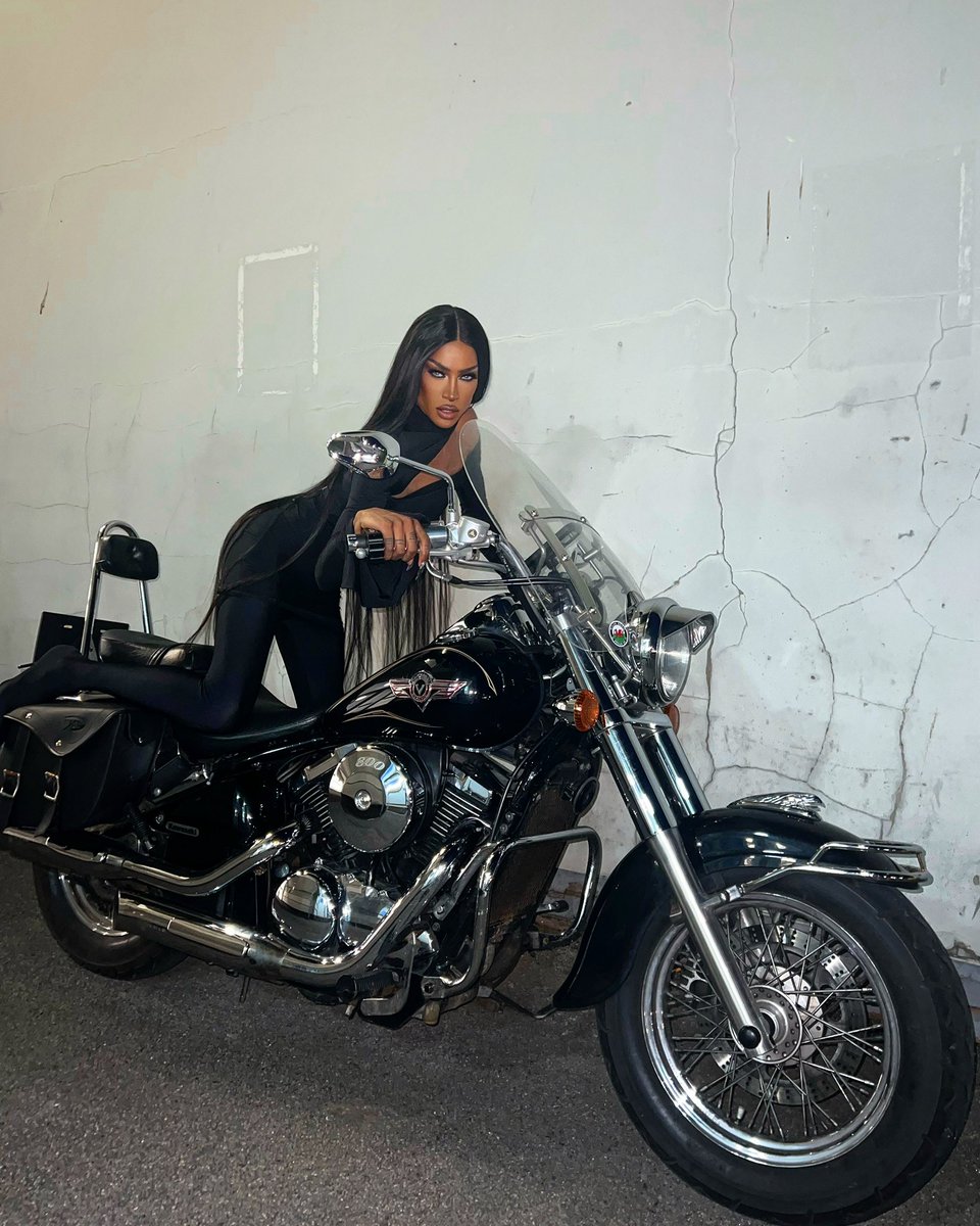 its_tayce's tweet photo. hi 🏍 https://t.co/DtnZyZ7BK8