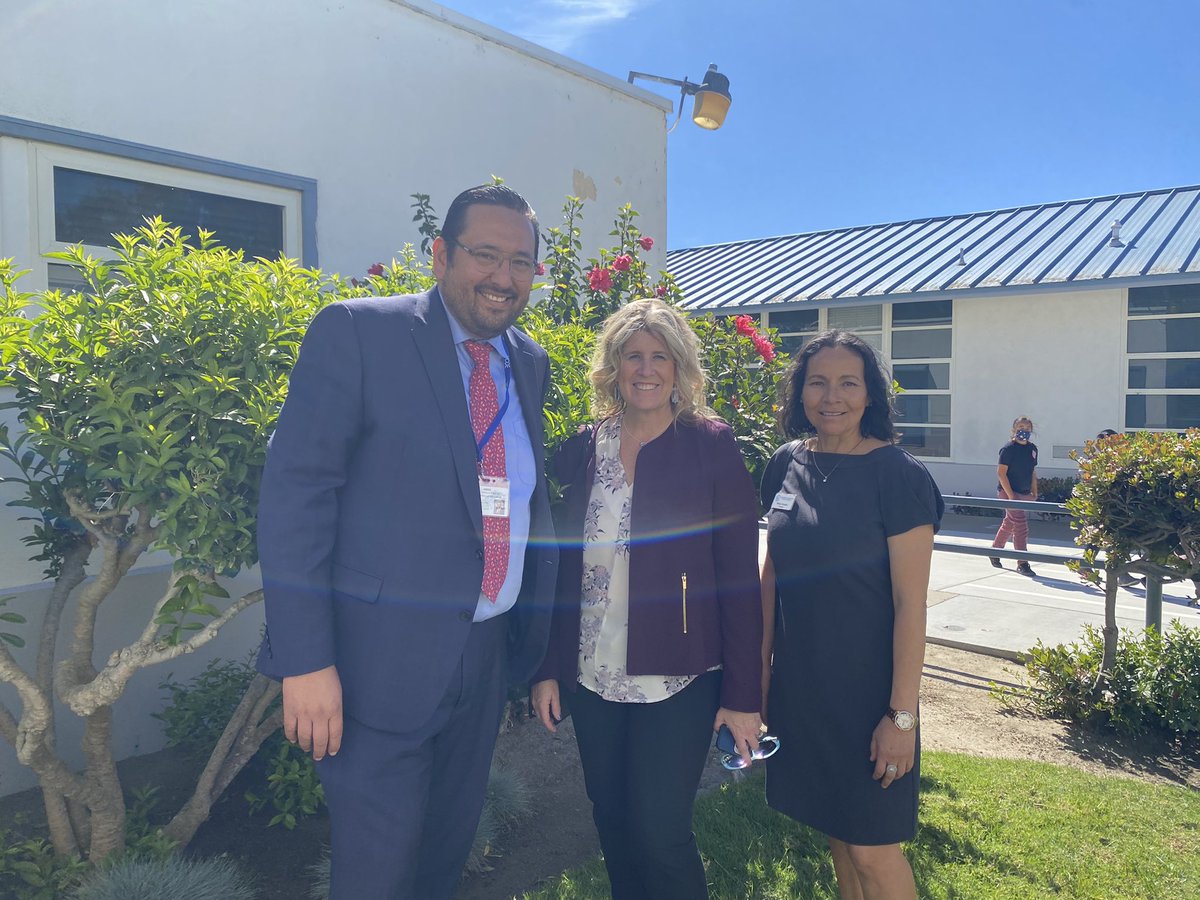 Drmorales5600's tweet photo. Great school visits at Blackstock Jr High, Haycox Elementary, Parkview Elementary and Bard Elementary @HuenemeElemSD @VenturaCOE Thank you Superintendent, Dr Walker, and principals :) https://t.co/a0zm2V2CkW