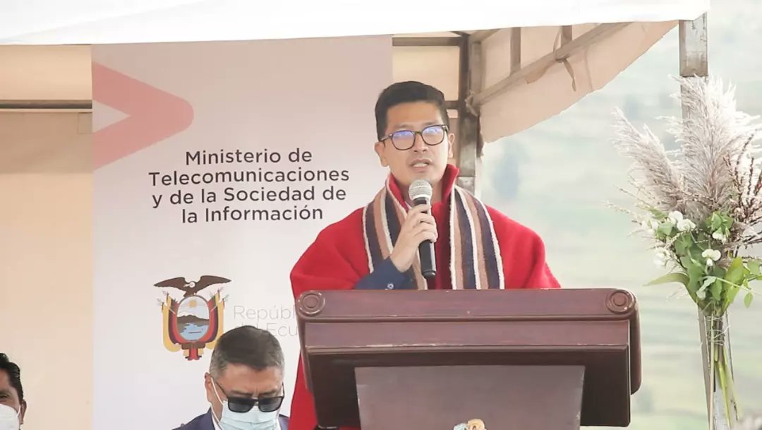 Telecom_Ec's tweet photo. ¡#ColtaConectado! Viceministro @fgchangc y alcalde de Colta Simón Bolívar Gualán pusieron la primera piedra del proyecto #ColtaDigital que brindará Internet gratuito a habitantes de este sector. @Telecom_Ec brindó acompañamiento permanente para hacer realidad el proyecto.
@vmaino https://t.co/4gjGrVJgcH