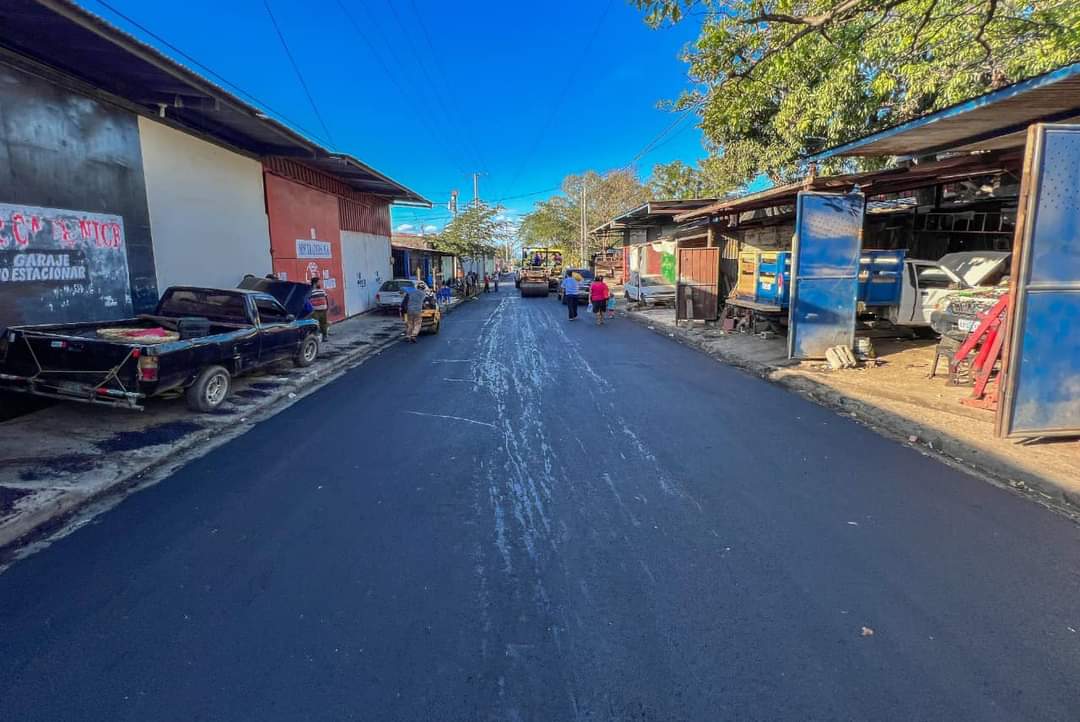 Somos2V's tweet photo. La Alcaldía de Managua a través del “Programa Calles para el Pueblo”, está mejorando más de 57 calles de acceso que se encontraban en mal estado, en el Mercado Oriental. 
#Nicaragua https://t.co/4kTo2AoX0o