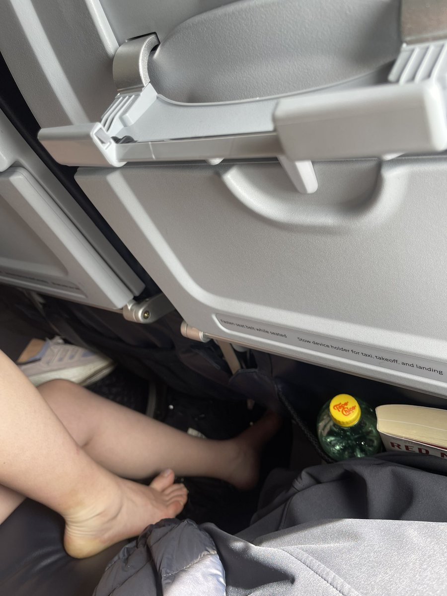 hillly_bean's tweet photo. How is it 2022 and we haven’t banned bare feet on airplanes? It can’t be hygienic!!! @AmericanAir #gross #badneighbor #airplane #badbehavior #AmericanAirlines https://t.co/GFrN9dv0f3