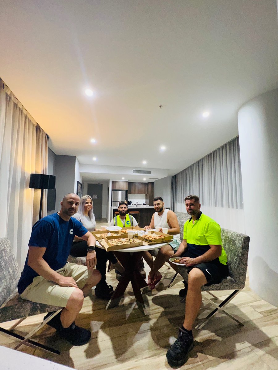 custmlastmile's tweet photo. What a crew! Team Sydney, smashing those delivery targets 🎯 and what appears to be….. pizza’s 🍕 🤷‍♀️ 

#custm #team #courier #courierwork #deliverydriver #transport #logistics #nsw https://t.co/Nkp6eFwJYF