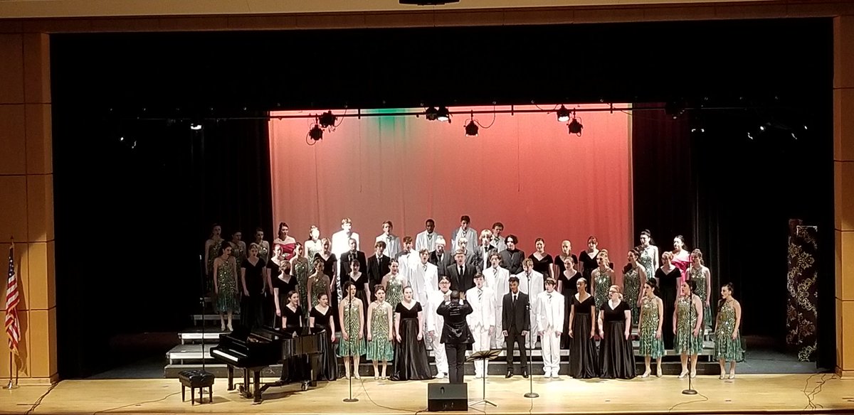 StatsJedi's tweet photo. ONE VOICE performing @PowhatanHS Pyramid Concert Round 5, closing here with 'Hear My Prayer!' https://t.co/1PcjKpCyb9