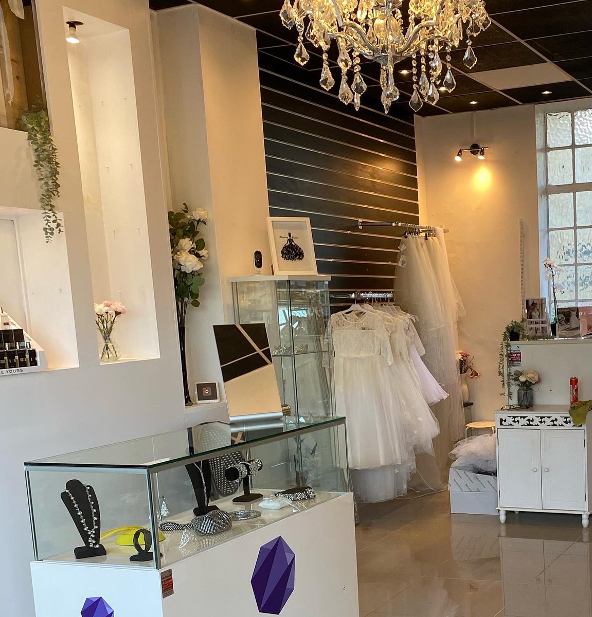 Regency Brides tweet media