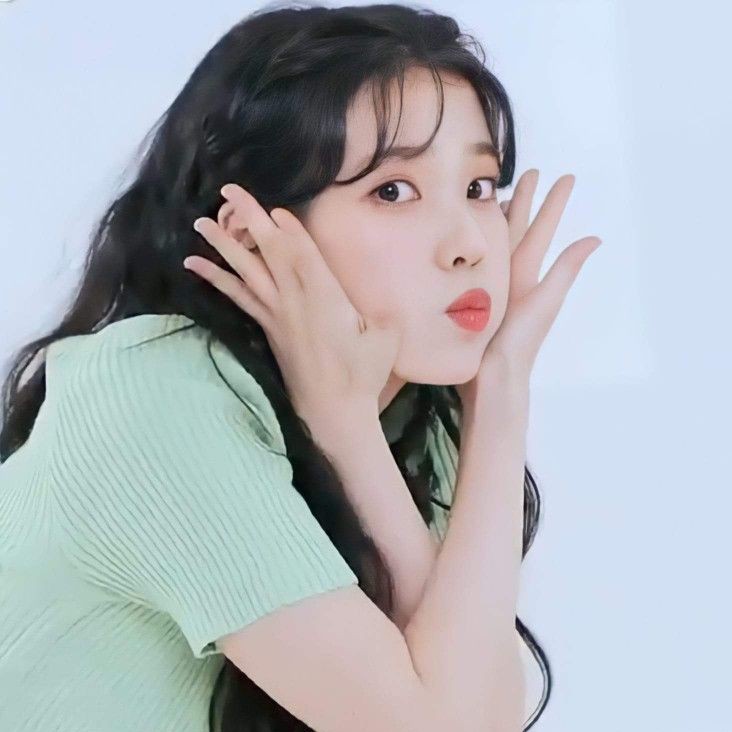 아이유 tweet media