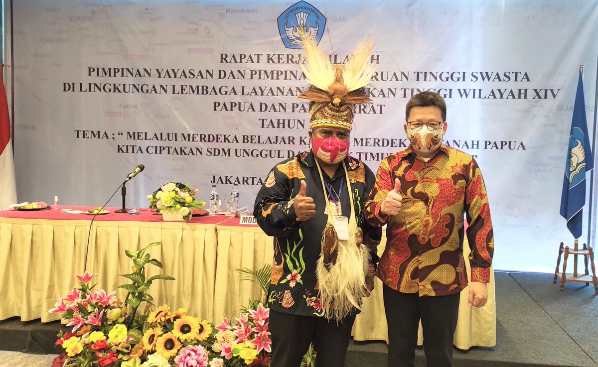 Doc_Andi's tweet photo. Bersama Kepala LLDIKTI Wilayah XIV Papua dan Papua Barat: Dr. Suriel Semuel Mofu, S.Pd., M.Ed., TEFL., M.Phill (Oxon) https://t.co/zzNrowv1Ov