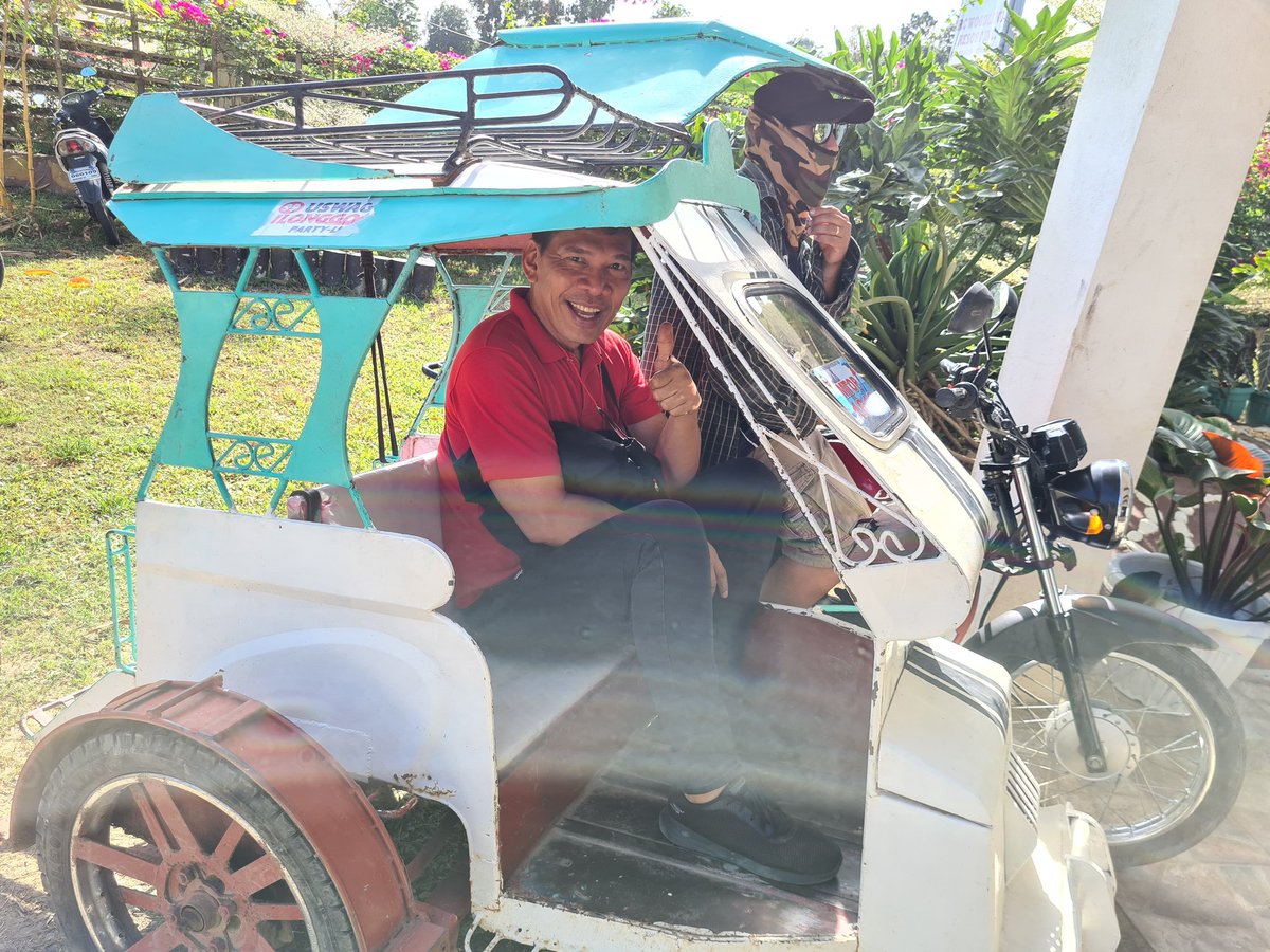WaldenBello's tweet photo. When @LeodyManggagawa and I win, we will be traveling to and from Malacañang in SUVs -- sidecar utility vehicles. (Joke niya to, Minarcos ko lang) https://t.co/uyU9jHz2Ht