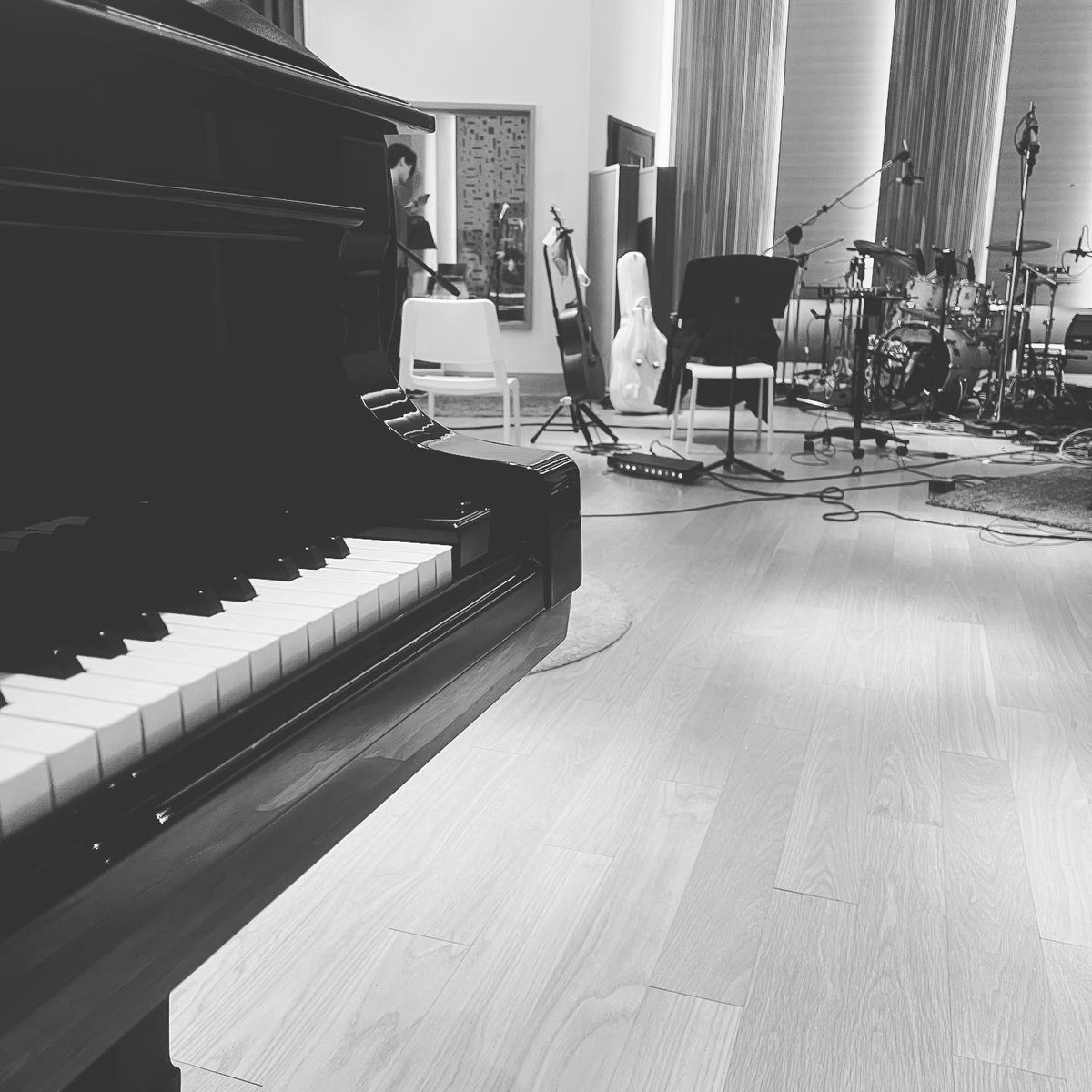 roystation_WLR's tweet photo. 22.03.22 || #RoyWang update Instagram 
Surprise coming up 🎤🎹🥁🎸🎺🏖
-----------------
Là bất ngờ siêu to khổng lồ chăng?

#VươngNguyên #RoyWang #wangyuan 
#王源 #xty #cover https://t.co/rqJFgmxNAV