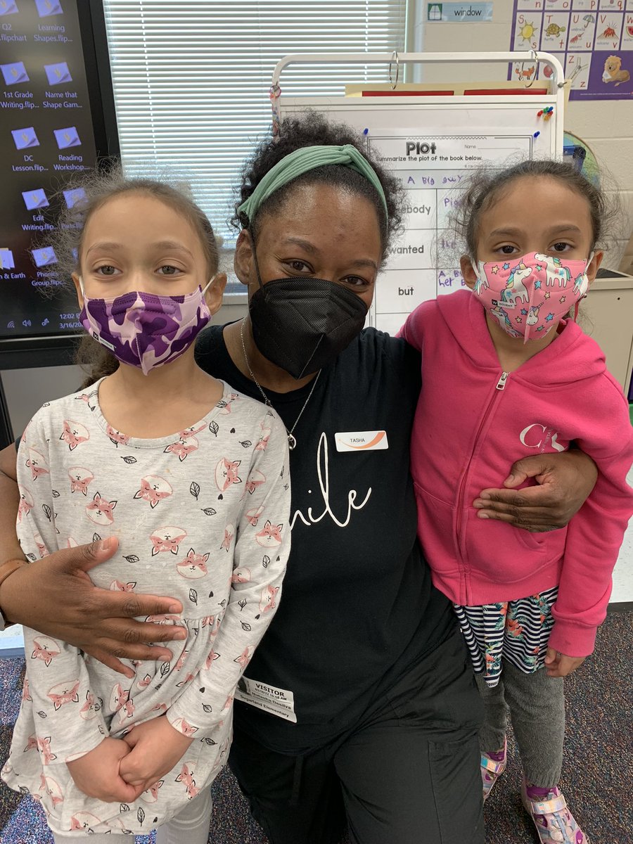 Serone_Students's tweet photo. Big shoutout to one of our AMAZING Sugarland families! Thank you for partnering with our class to share all about the dentist. We are so grateful for your visit and our goodie bags. I love our school community! ❤️🐾 #community #Thankful @SugarlandES https://t.co/kMiCvWZEM3