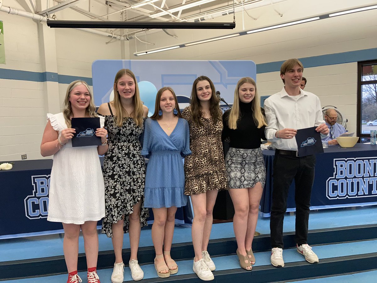 RebelSwimDive's tweet photo. The #3KClub welcomed its newest members! #SwimBanquet22 https://t.co/BOCdORAXqw