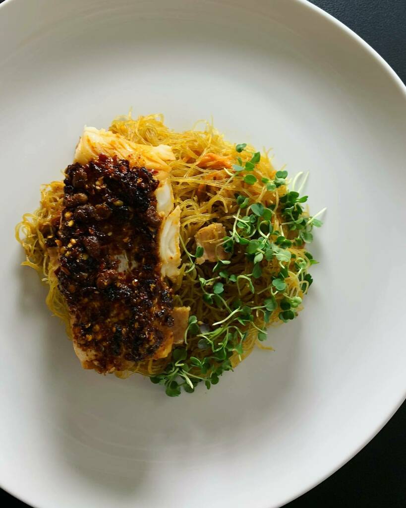 yeocancook's tweet photo. Steamed Cod with Spicy Garlic Fermented Black Bean Sauce, Fried Vermicelli with Bacon
#homecooking #friedvermicelli #bacon #steamedcod #cod #fermentedblackbeans #bacon https://t.co/F46z1Xt3zS https://t.co/lHmDWWfISG