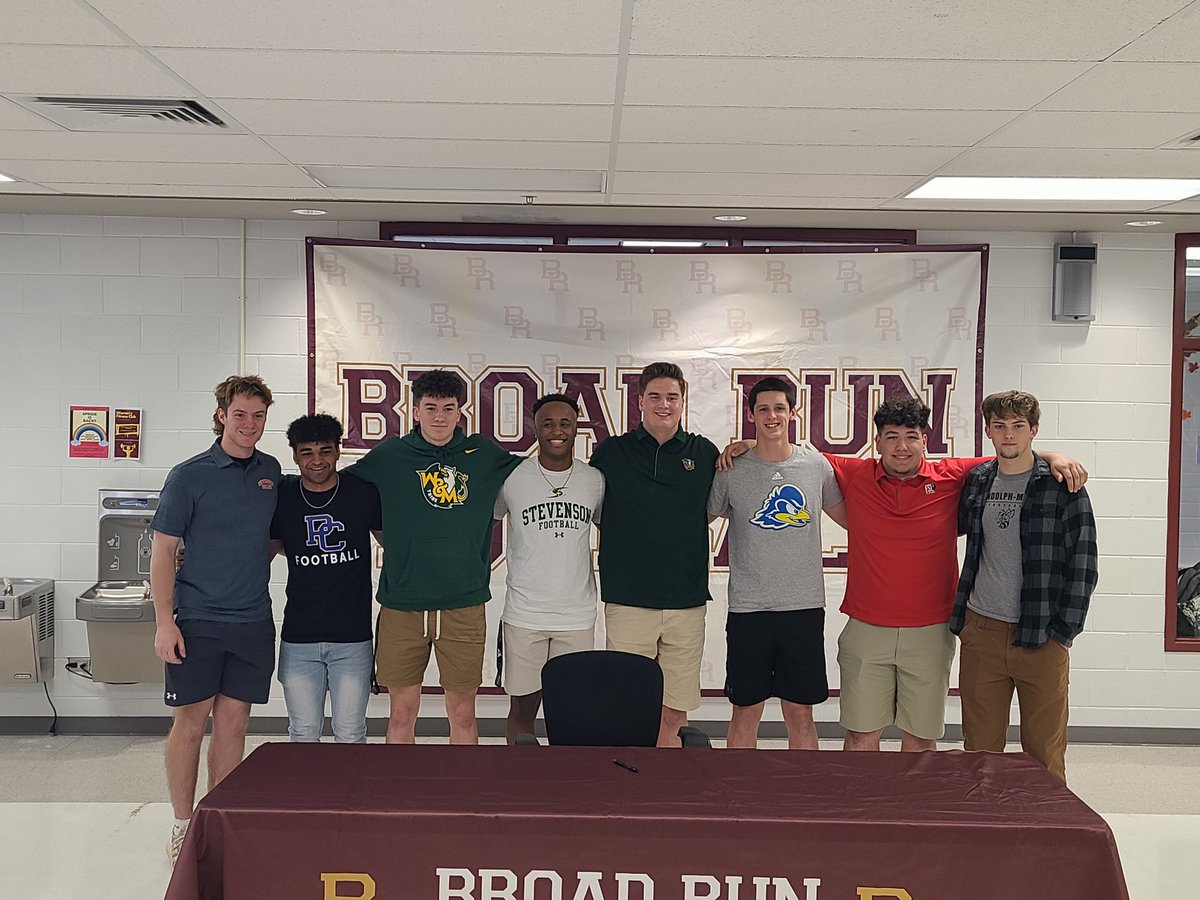 Today we added 8 more seniors to the list of Spartans that signed letters of intent to play at the next level this fall!!!🙌🏿🙌🏿🙌🏿 <a href="/EstesAlex/">Alex Estes</a> <a href="/ArnavThornhill/">Arnav Thornhill</a> <a href="/kylelove13_/">Kyle Love</a> <a href="/kyledavis2111/">Kyle Davis</a> <a href="/ryanwozniak_/">Ryan Wozniak</a> <a href="/GarrettBennion/">Garrett Bennion</a> <a href="/DominickTiaga/">Dom Tiaga</a> <a href="/AlexBiddle2022/">Alex Biddle</a> #BRFootball #EarnedNotGiven #AYFL