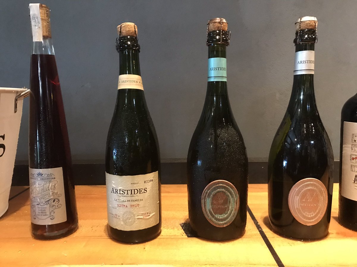 Un buen mistela en atractiva botella espigada, y tres espumantes  que sirvieron para comenzar la degustación con burbujas. <a href="/aristideswines/">Aristideswines</a>