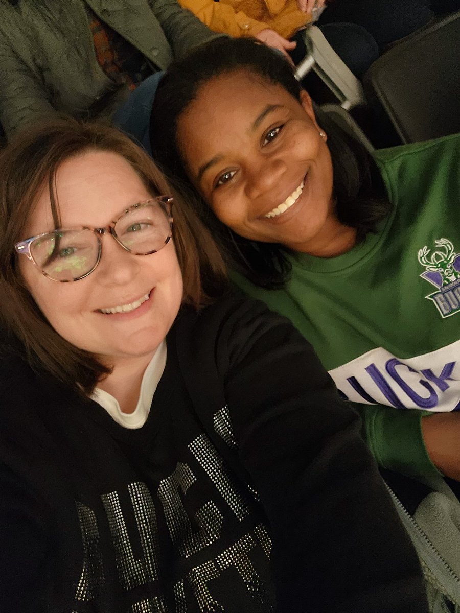 grapyapy's tweet photo. Let's go Bucks! #fearthedeer #kohlscourt https://t.co/GBtxAkpfjQ