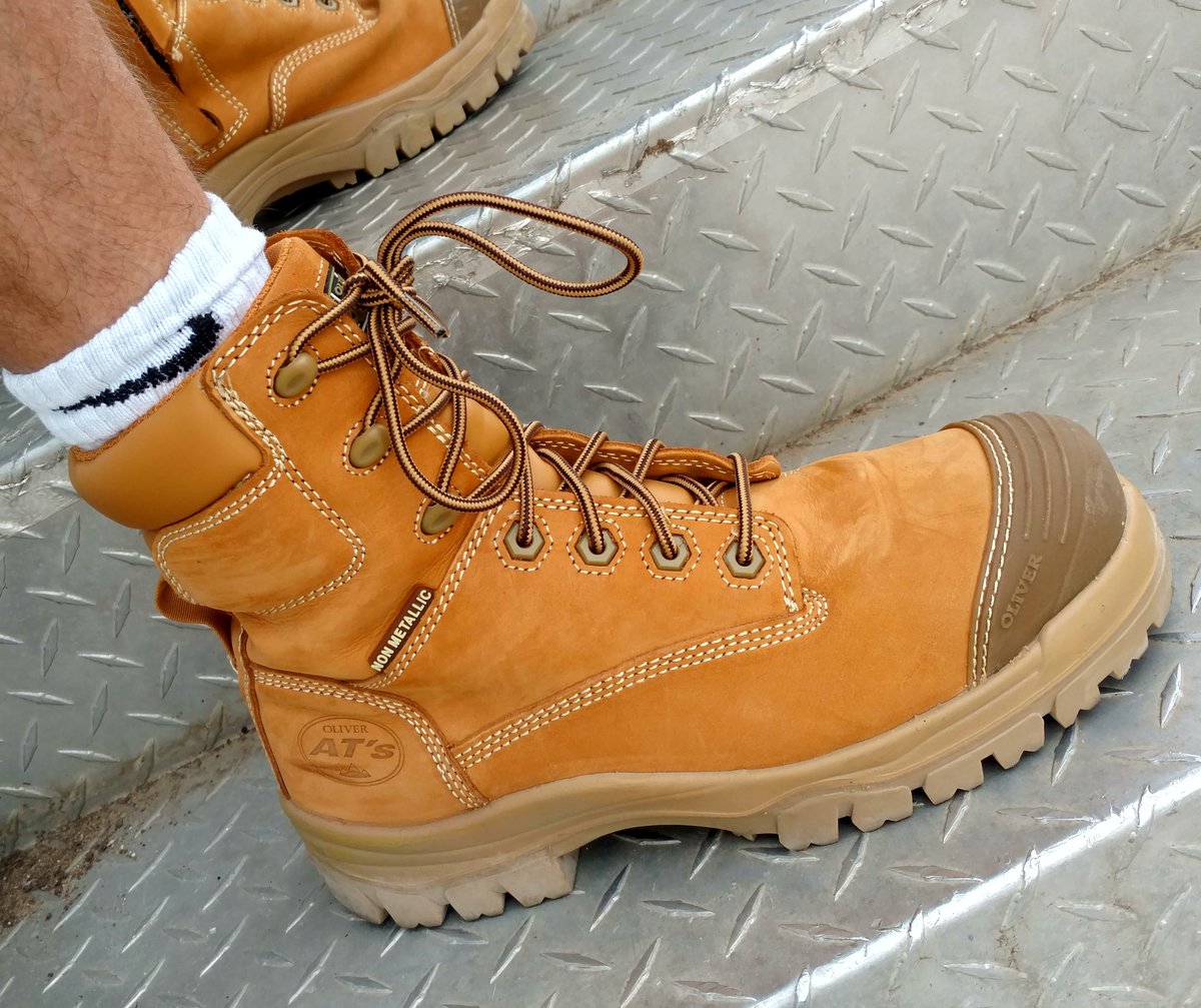 LightstormN's tweet photo. Crisp #boots.
#bootporn #workboots #workbootporn #tradieboots https://t.co/RLYuJpRuX8