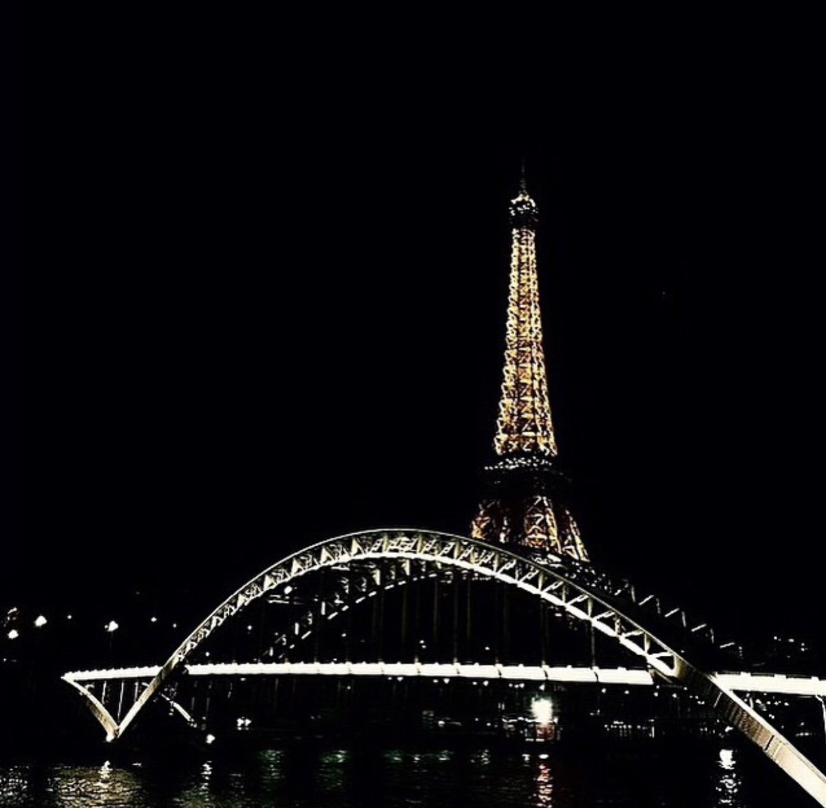 Situación laboral: Trabajando en mis sueños..
Buenas noches mundo.