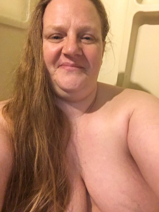 Anyone want to join me in the bath https://t.co/1auZ42rz60