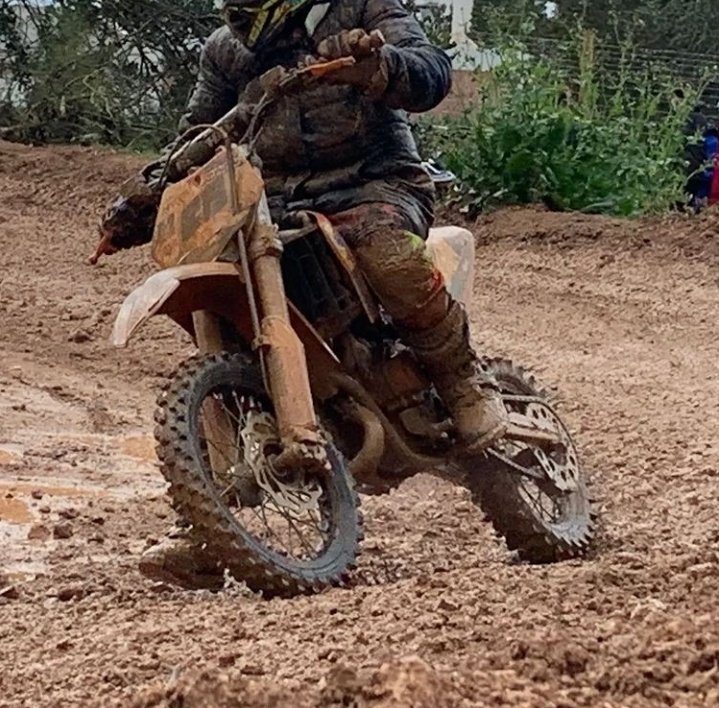 ismaelpulido28's tweet photo. Como #gorrino en su charca π
#modocarrera #ktm65 #pajarerosmototeam https://t.co/DtEJ9P8u2Z