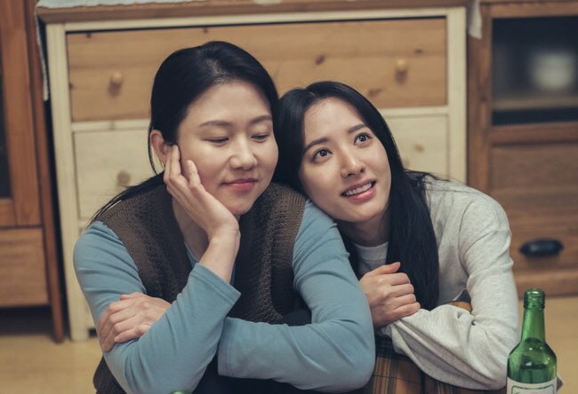 taeritubbies's tweet photo. #TwentyFiveTwentyOne Mother &amp; Daughter relationship 🥺❤️ still cuts https://t.co/aKWUM5HSdx