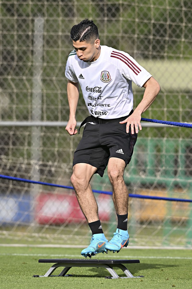 miseleccionmx's tweet image. 😤 @Arteaga_Gera 
😤 @GutiGalaviz 

🔜🆚🇺🇸

#ApoyoIncondicional | #HechoDeLosMexicanos