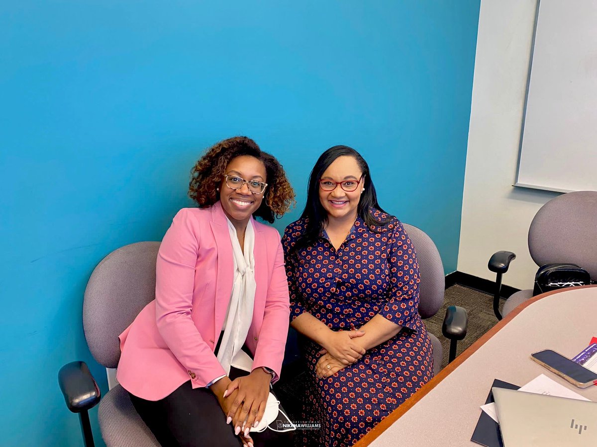 RepNikema's tweet photo. Thank you @SpelmanDems and Moderator, Ciara Terry, for the inspiring conversation. Y'all are the future of #BlackExcellence. As an #HBCUmade Congresswoman, I'm making sure #HBCU students get the federal funding they need and deserve to thrive in the classroom and future careers. https://t.co/uh7VEYvf6c