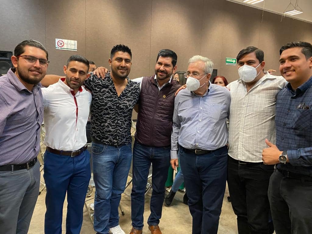 JCarlosPatron23's tweet photo. Los jóvenes son la fortaleza de nuestro equipo Morena D23. 
Súmate y participa en nuestras activadas, seguro te sentirás muy bien ayudando a los demás. https://t.co/8drZK6HQsw