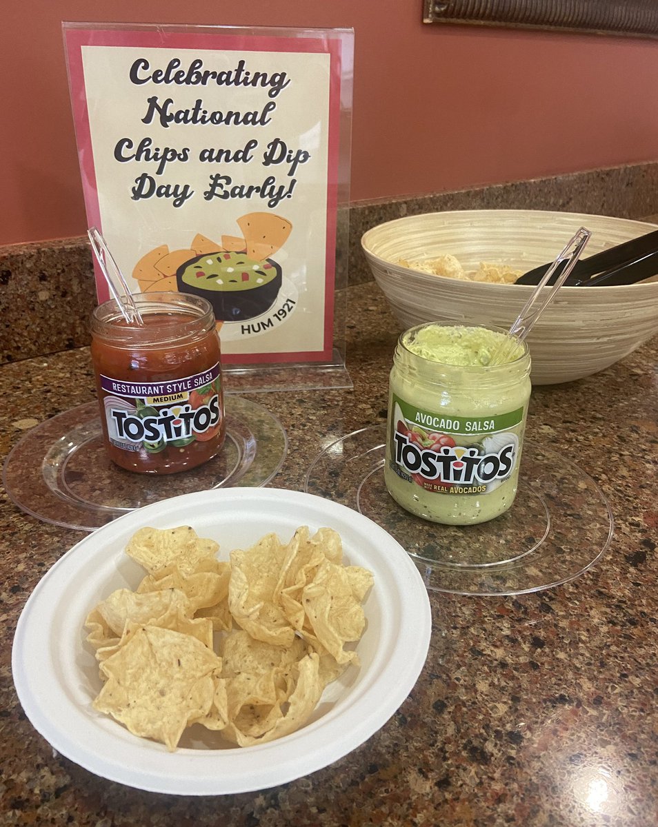 DeanB_FSULaw's tweet photo. Definitely nacho average class today! Celebrated National #ChipAndDipDay early as we welcomed the fabulous LeAndra Ross of @AccessLexInst to talk with my mentees about financing law school. 😉🥑 #BryanHall #AskEdna https://t.co/XiPWlIqVRu