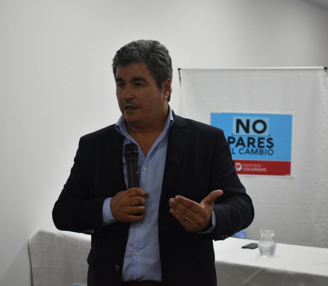 UySalto's tweet photo. 🔴🔴🔴
DEFENSA DE LA LUC
👉 Charla Abierta
🚩Casa del Partido Colorado de Salto
👉 Hoy ante una numerosa concurrencia de público seguimos defendiendo la LUC
#NoParesElCambio
@PartidoColorado @ciudadanos600 @MiguelFeris @GuzmanAcostayL1 @PABLOPASPER @FranchiJulio @DanielGalliazzi https://t.co/95Za3UMJb3