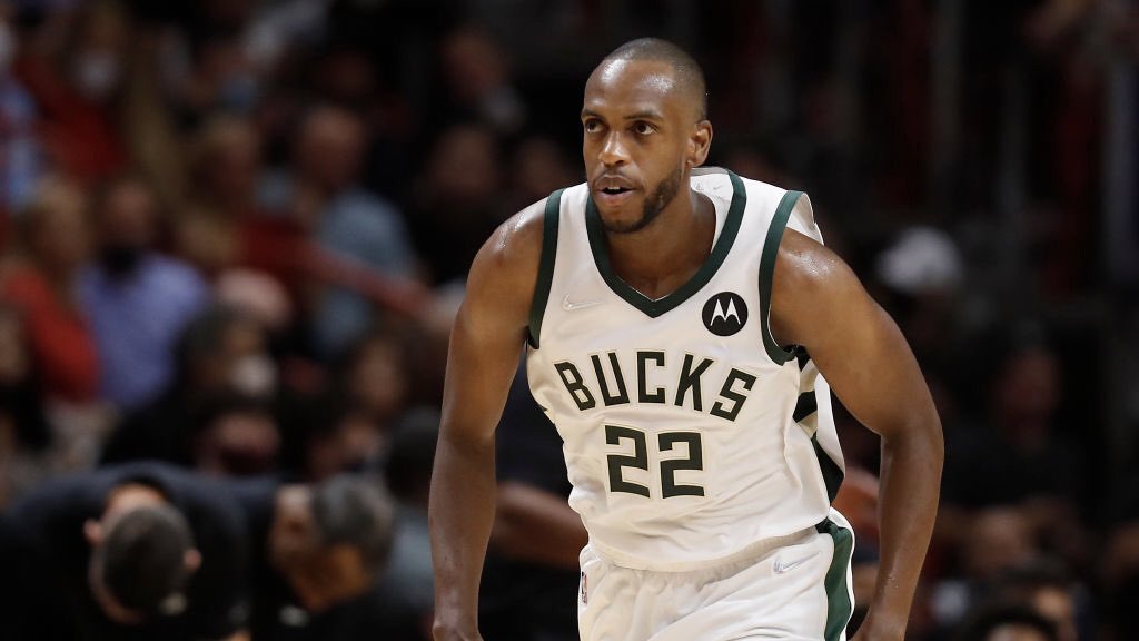 BestFactsTakes's tweet photo. Hot take: Khris Middleton is better than Andrew Wiggins https://t.co/Y1y98yZFsF