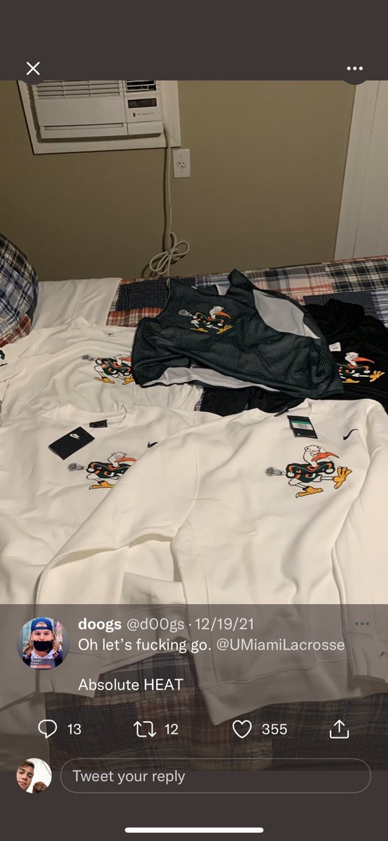 JohnPFischer1's tweet photo. @UMiamiLacrosse The crew necks. I NEED one https://t.co/ldoDdUddO9